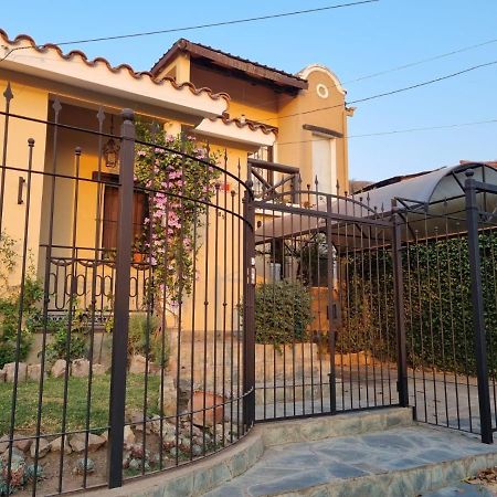 Hostal Las Rosas 萨尔塔 外观 照片