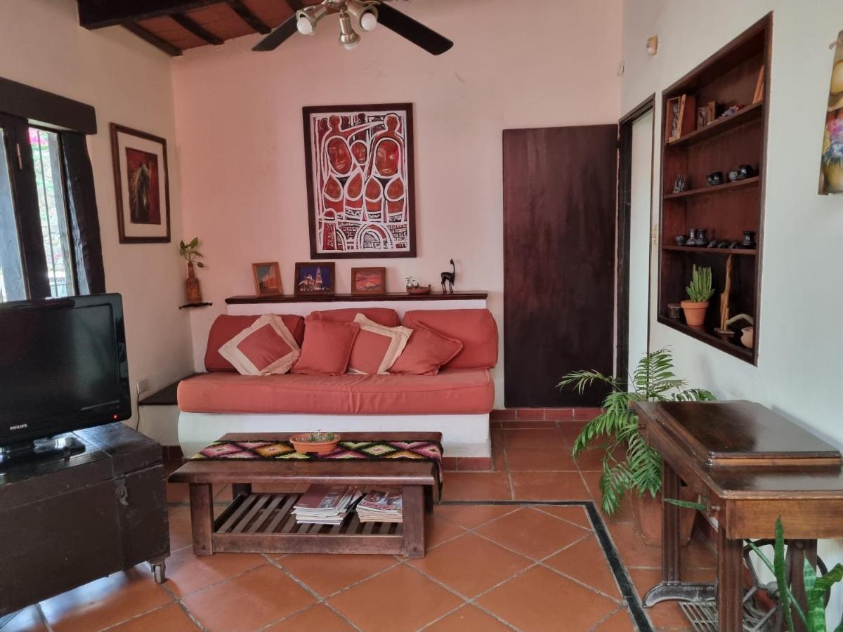 Hostal Las Rosas 萨尔塔 外观 照片